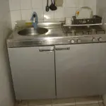 LOTE 024 - Fogão e armário