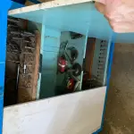 LOTE 468 - Furadeira de bancada e armario de com ferramentas
