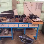 LOTE 466 - Bancada com morsa e bancada 