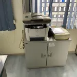LOTE 499 - Armario baixo e impressora HP