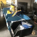 LOTE 049 - Lote com convertedor de ferrugem, massa para calafetar, parafusos, mascara de repirar, serra para ferro, gancho com bucha 