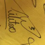 LOTE 001 - CAMPANHA DE DOAÇÃO - LEILÃO DE CAMISA DO JOGADOR TIAGO SILVA DA SELEÇÃO BRASILEIRA AUTOGRAFADA POR TODOS OS JOGADORES - CAMISA COM O LEILOEIRO A DISPOSIÇÃO PARA VISITAÇÃO - AJUDAR ESSA NOBRE CAUSA NÃO TEM PREÇO - PARA CADASTRO RÁPIDO CONTATE O LEILOEIRO 51.991165051