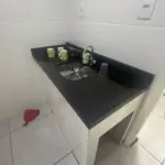 LOTE 042 - 1 tampo em pia de mármore negro