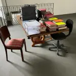 LOTE 028 - cadeira estofada giratoria