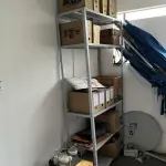 LOTE 025 - estante com livros e papeis da falencia