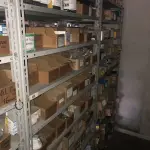 LOTE 066 - Lote com 7 prateleiras e diversos parafuos e arruelas e porcas 