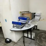 LOTE 028 - pedaço de mesa branca