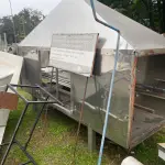 LOTE 072 - Lote de fornos de aplicação de cobertura e sabor , em inox, estado de sucata, tacho em inox, esteiras usadas, etc. Em Ijuí/RS