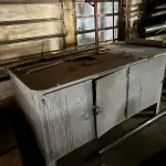 LOTE 038 - bancada em metal com 3 portas