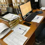 LOTE 060 - cpu, teclado, mouse, tela, mesa e cadeira