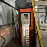 LOTE 090 - quadro de força para maq laser cor laranja
