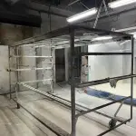 LOTE 074 - carrinho metalico para usar na cabine de pintura