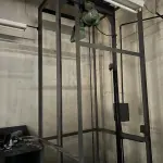 LOTE 027 - elevador de carga metalico com guia e gaiola