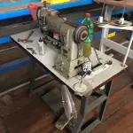 LOTE 180 - Máquina de costura