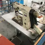 LOTE 038 - uma maquina de costura de coluna Minerva