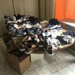 LOTE 085 - mesa de reuniões com tampo bege escuro