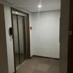 LOTE 000 - APTO. 530m2 COBERTURA E BOXES p/3 CARROS. Recebemos a proposta nas seguintes condições: R$ 790.000,00: Entrada de 25% Saldo em 30 vezes mensais com correção do igpm, Com a condição de haver despacho na homologação de imissão de posse do bem arrematado. Garantia do próprio imóvel no parcelamento conforme o CPC. OBS: ESSE LEILOEIRO VAI ABRIR O LEILÃO COM ESSE PROPOSTA NOTIFICANDO TODOS OS INTERSSADOS LOGADOS, PARA DEPOIS APRESENTAR EM JUIZO O RESULTADO DO LEILÃO