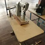LOTE 218 - Máquina de costura