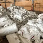 LOTE 246 - Lote com rolos de tecido, sintético, componentes