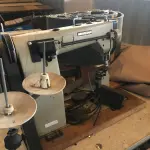 LOTE 235 - Máquina de costura