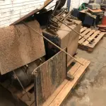 LOTE 013 - CAIXA DE FERRAMENTAS E BARRICA P/ CAMINHÃO EM MAU ESTADO