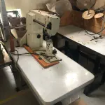 LOTE 105 - maquina de costura de coluna