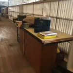 LOTE 244 - Lote de prateleira de metal