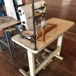 LOTE 218 - Máquina de costura