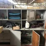 LOTE 154 - Armário cinza portas e gavetas