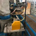 LOTE 036 - uma maquina de passar cola