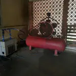 LOTE 252 - Compressor com secador de ar