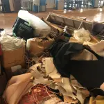 LOTE 246 - Lote com rolos de tecido, sintético, componentes