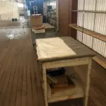 LOTE 243 - Lote de mesas, balcão   