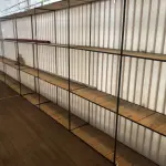 LOTE 244 - Lote de prateleira de metal
