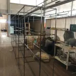 LOTE 244 - Lote de prateleira de metal