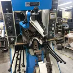 LOTE 013 - maquina de fechar bico marca Poppi