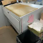 LOTE 107 - uma mesa de corte