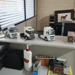 LOTE 123 - 4 MINIATURAS DE CAMINHÃO