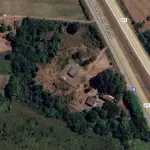 LOTE 000 - Uma fração de campo c/ár. de 3,7139ha, sitio de lazer, c/um prédio de alvenaria e demais benfeitorias