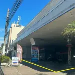 LOTE 001 - O imóvel, com área de terreno de 1.461,50m2, na Rua Benjamin Constant 1253. Juntamente com o imóvel estará o Fundo de Comércio