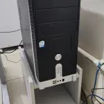 LOTE 100 - 7 COMPUTADORES COM MONITOR, TELCADO, MOUSE E ESTABILIZADOR