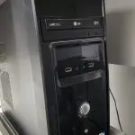 LOTE 100 - 7 COMPUTADORES COM MONITOR, TELCADO, MOUSE E ESTABILIZADOR