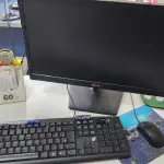 LOTE 100 - 7 COMPUTADORES COM MONITOR, TELCADO, MOUSE E ESTABILIZADOR