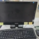 LOTE 100 - 7 COMPUTADORES COM MONITOR, TELCADO, MOUSE E ESTABILIZADOR