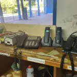 LOTE 029 - LOTE DE TELEFONES: 5 TELEFONES C/ FIO, 2 TELEFONES S/ FIO