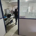 LOTE 159 - LOTE DE DIVISÓRIAS C/ 3 PORTAS, CINZA, C/ VIDRO
