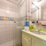 LOTE 000 - O apartamento nº 601 no Ed. Maison Paris, na Rua Pedro Ivo nº 532. O espaço de estacionamento coberto nº 01. O espaço de estacionamento coberto nº 02
