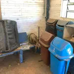 LOTE 048 - 2 CONJUNTO C/ 2 LATAS DE LIXO