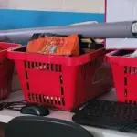 LOTE 165 - 10 CESTOS DE COMPRAS, VERMELHO