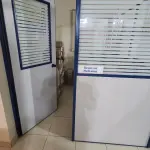 LOTE 159 - LOTE DE DIVISÓRIAS C/ 3 PORTAS, CINZA, C/ VIDRO